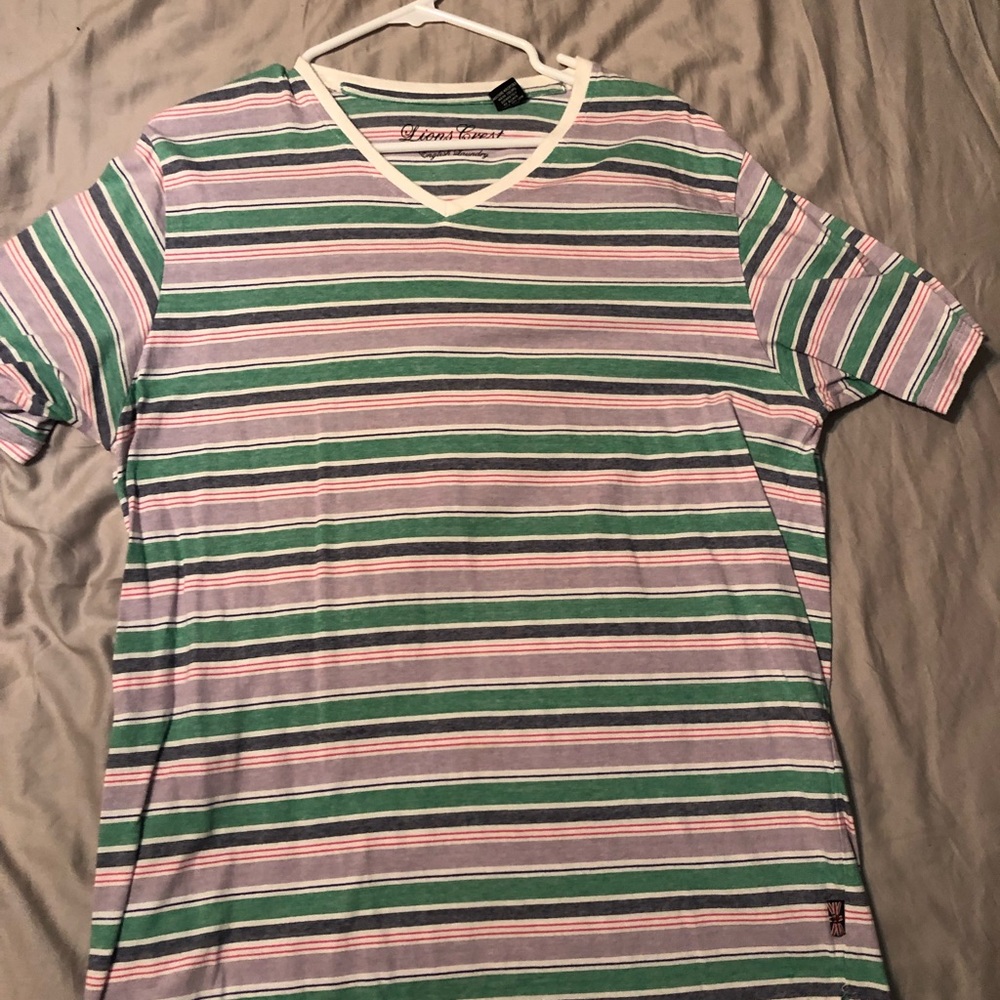 Lions crest striped v neck t shirt